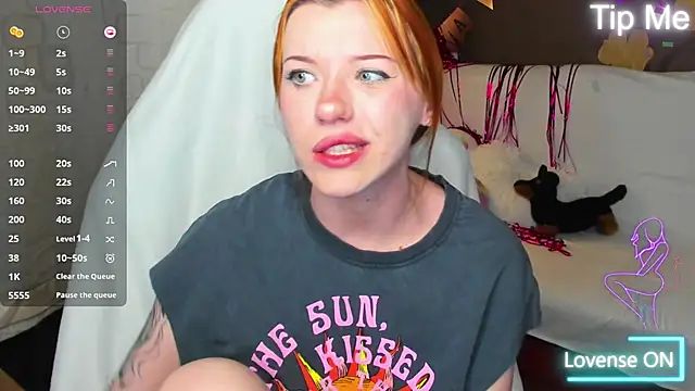 Snapshot of MeganNewCat chatting on 26, 6, 2026 MeganNewCat online show from 26, 6, 2026