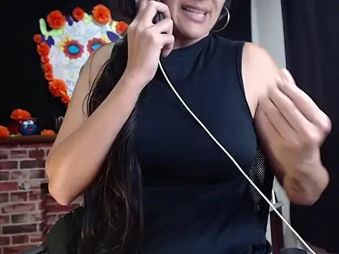 Snapshot of Lucyy_Naugthy chatting on 17, 11, 2025 Lucyy Naugthy online show from 17, 11, 2025