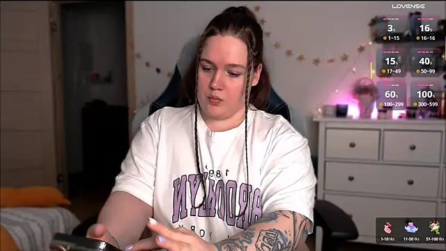 SummerTina online show from 24, 2, 2025