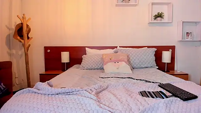 Snapshot of Cat__Moon__ chatting on 21, 11, 2025 Cat Moon online show from 21, 11, 2025