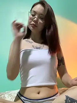 KittyK at online show from 20, 11, 2025