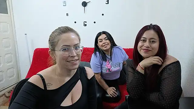Snapshot of lesb_milf chatting on 22, 4, 2026 lesb milf online show from 22, 4, 2026