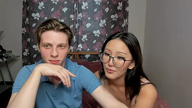 Snapshot of Blossomandbee chatting on 14, 10, 2025 Blossomandbee online show from 14, 10, 2025