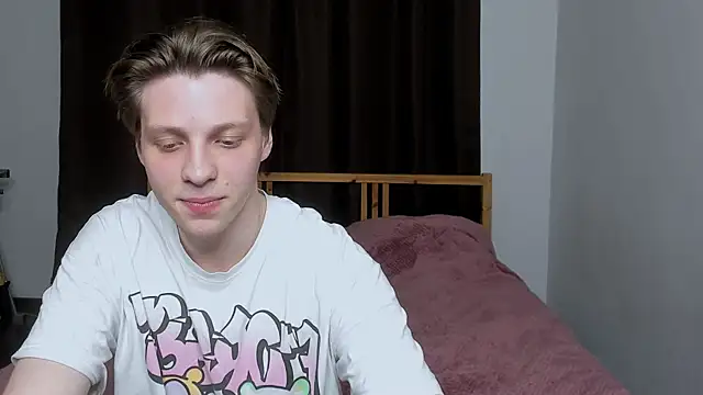 Snapshot of Blossomandbee chatting on 4, 11, 2025 Blossomandbee online show from 4, 11, 2025