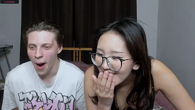 Snapshot of Blossomandbee chatting on 7, 11, 2025 Blossomandbee online show from 7, 11, 2025