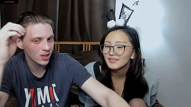 Snapshot of Blossomandbee chatting on 23, 11, 2025 Blossomandbee online show from 23, 11, 2025