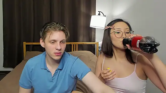 Snapshot of Blossomandbee chatting on 23, 3, 2026 Blossomandbee online show from 23, 3, 2026