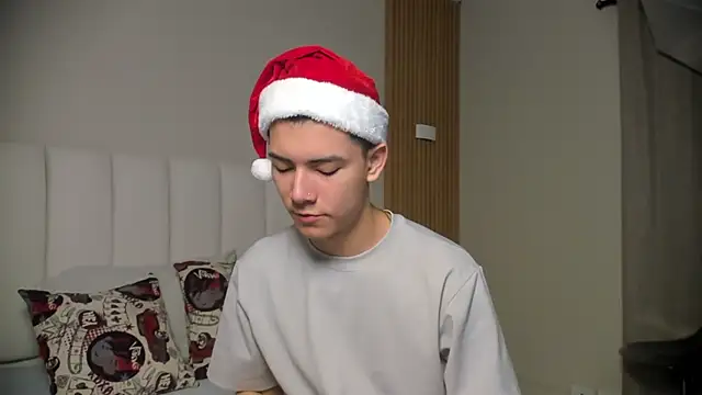 Snapshot of FireGuy_99 chatting on 18, 12, 2025 FireGuy 99 online show from 18, 12, 2025