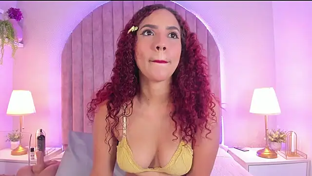 Snapshot of ShaylaDavis chatting on 28, 10, 2025 ShaylaDavis online show from 28, 10, 2025