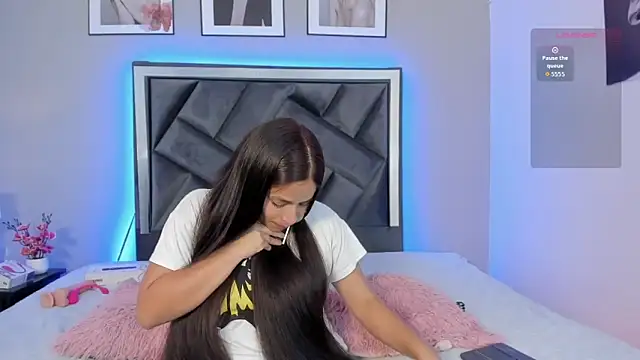 Snapshot of zoe_longhair chatting on 18, 10, 2025 zoe longhair online show from 18, 10, 2025