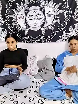 Snapshot of abby_n_emily chatting on 1, 5, 2026 abby n emily online show from 1, 5, 2026