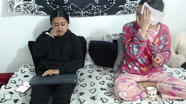 Snapshot of abby_n_emily chatting on 16, 5, 2026 abby n emily online show from 16, 5, 2026