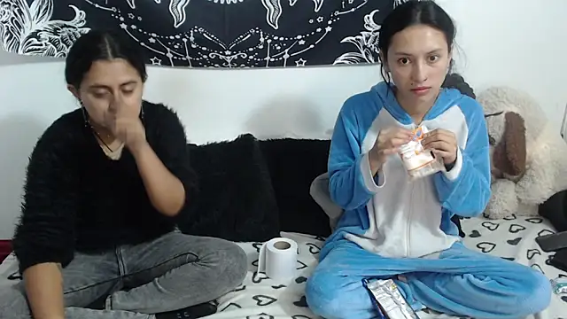 Snapshot of abby_n_emily chatting on 20, 5, 2026 abby n emily online show from 20, 5, 2026