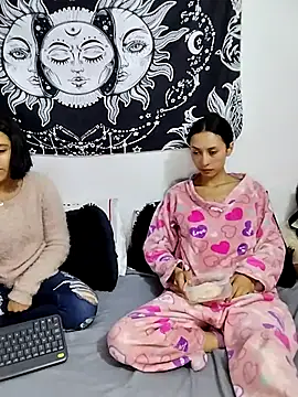 Snapshot of abby_n_emily chatting on 1, 7, 2026 abby n emily online show from 1, 7, 2026