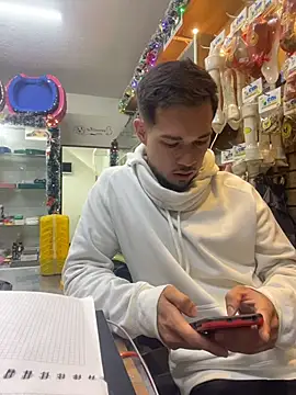 Snapshot of Leonardmoppet chatting on 1, 12, 2025 Leonardmoppet online show from 1, 12, 2025