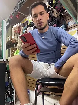 Snapshot of Leonardmoppet chatting on 16, 12, 2025 Leonardmoppet online show from 16, 12, 2025