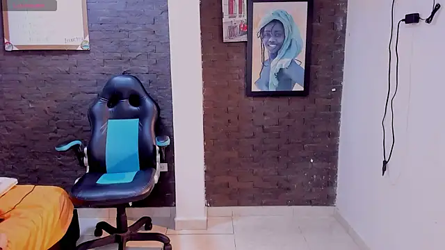 Snapshot of Lessly_Cooper chatting on 14, 11, 2025 Lessly Cooper online show from 14, 11, 2025