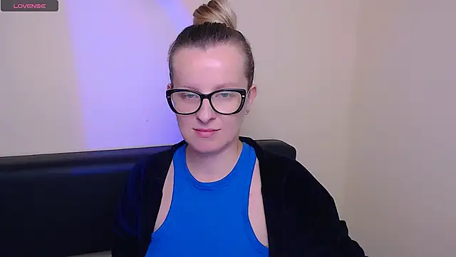 Snapshot of AllaLeomz chatting on 16, 10, 2025 AllaLeomz online show from 16, 10, 2025