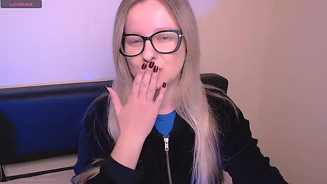 Snapshot of AllaLeomz chatting on 23, 10, 2025 AllaLeomz online show from 23, 10, 2025