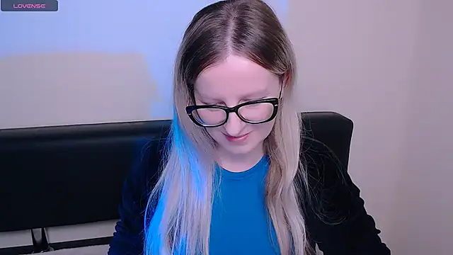 Snapshot of AllaLeomz chatting on 28, 10, 2025 AllaLeomz online show from 28, 10, 2025