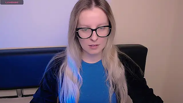 Snapshot of AllaLeomz chatting on 30, 10, 2025 AllaLeomz online show from 30, 10, 2025