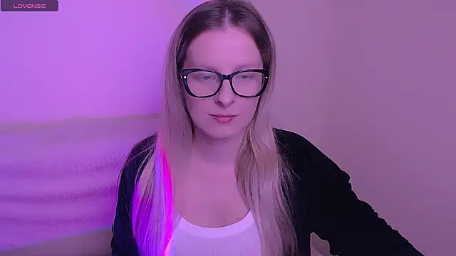 Snapshot of AllaLeomz chatting on 6, 11, 2025 AllaLeomz online show from 6, 11, 2025