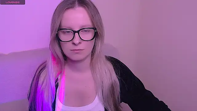 Snapshot of AllaLeomz chatting on 10, 11, 2025 AllaLeomz online show from 10, 11, 2025