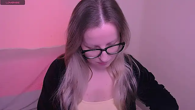 Snapshot of AllaLeomz chatting on 11, 11, 2025 AllaLeomz online show from 11, 11, 2025