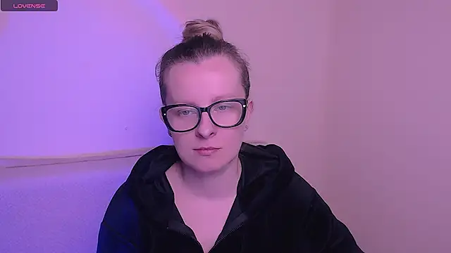 Snapshot of AllaLeomz chatting on 12, 11, 2025 AllaLeomz online show from 12, 11, 2025