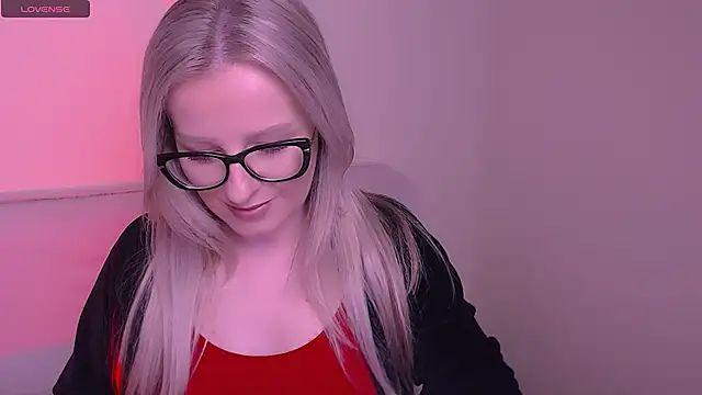 Snapshot of AllaLeomz chatting on 15, 11, 2025 AllaLeomz online show from 15, 11, 2025