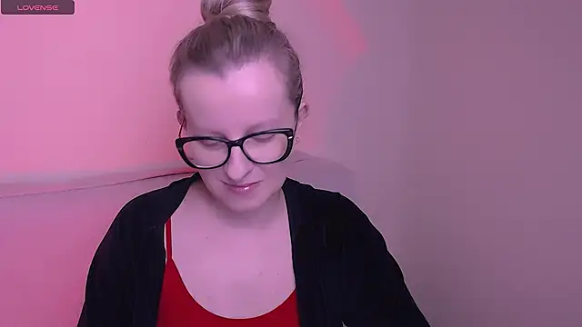 Snapshot of AllaLeomz chatting on 21, 11, 2025 AllaLeomz online show from 21, 11, 2025