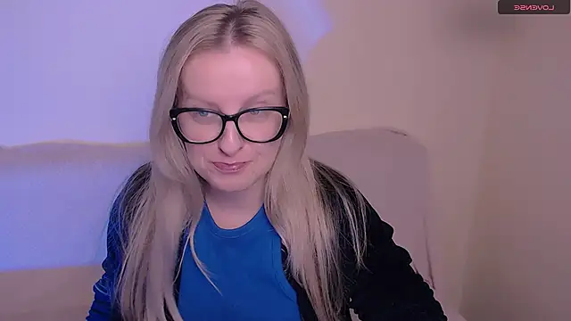 Snapshot of AllaLeomz chatting on 26, 11, 2025 AllaLeomz online show from 26, 11, 2025