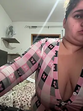 Snapshot of menina_coimbrinha chatting on 11, 11, 2025 menina coimbrinha online show from 11, 11, 2025