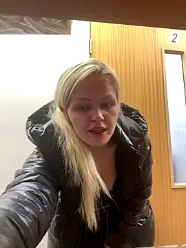 Snapshot of CherryXOX- chatting on 27, 10, 2025 CherryXOX- online show from 27, 10, 2025