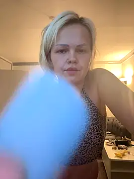 Snapshot of CherryXOX- chatting on 28, 10, 2025 CherryXOX- online show from 28, 10, 2025