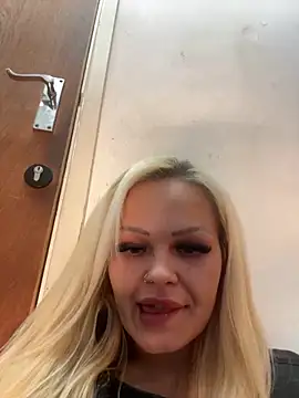 Snapshot of CherryXOX- chatting on 30, 10, 2025 CherryXOX- online show from 30, 10, 2025