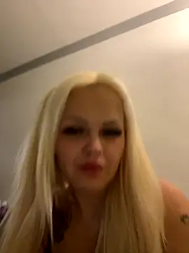 Snapshot of CherryXOX- chatting on 5, 11, 2025 CherryXOX- online show from 5, 11, 2025