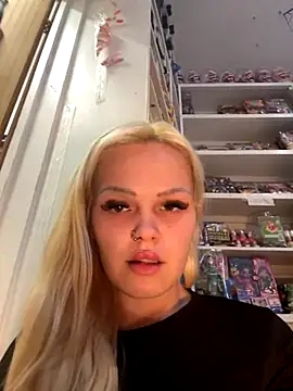 Snapshot of CherryXOX- chatting on 8, 11, 2025 CherryXOX- online show from 8, 11, 2025