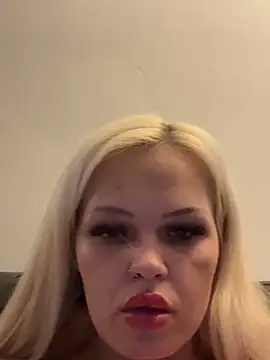 Snapshot of CherryXOX- chatting on 24, 11, 2025 CherryXOX- online show from 24, 11, 2025