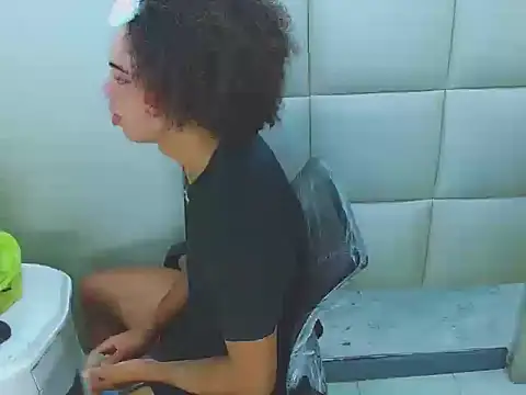 Snapshot of WinnyBarness chatting on 24, 10, 2025 WinnyBarness online show from 24, 10, 2025