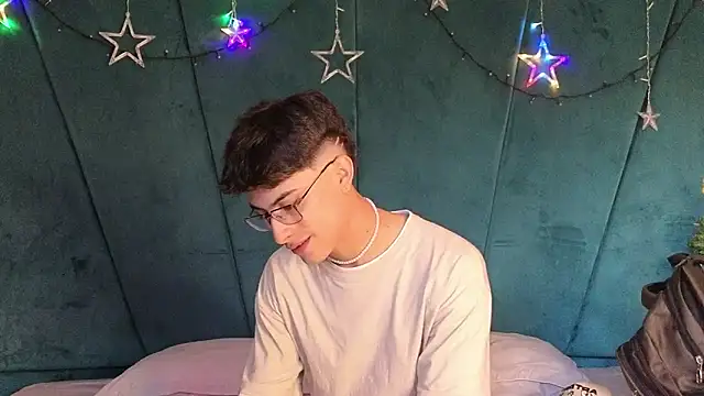 Aaron Eze online show from 13, 12, 2025