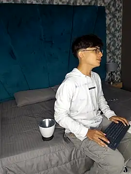 Aaron Eze online show from 5, 3, 2026