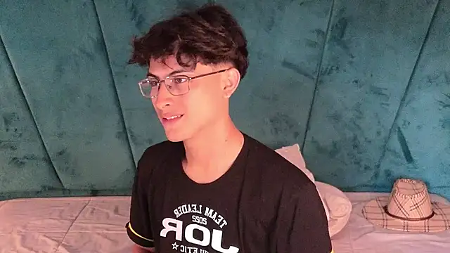 Aaron Eze online show from 4, 4, 2026