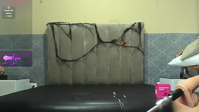 Xavier Fox    online show from 22, 10, 2025