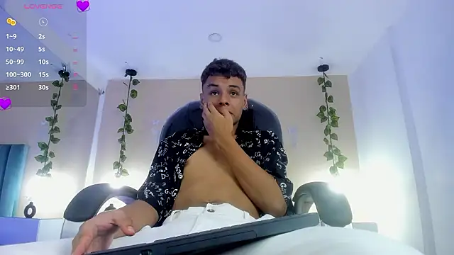 Snapshot of Xavier_Fox___ chatting on 20, 2, 2026 Xavier Fox online show from 20, 2, 2026