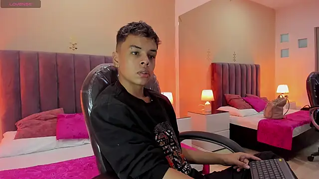 Snapshot of Xavier_Fox___ chatting on 22, 2, 2026 Xavier Fox online show from 22, 2, 2026