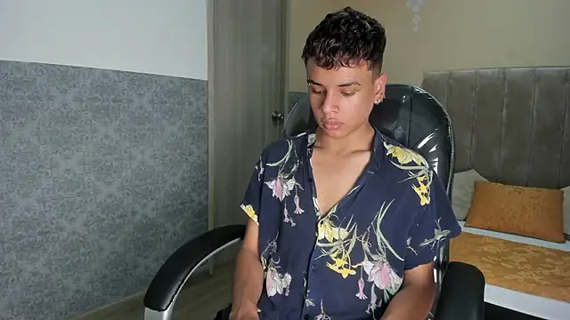 Snapshot of Xavier_Fox___ chatting on 25, 2, 2026 Xavier Fox online show from 25, 2, 2026