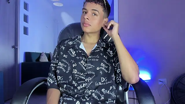 Snapshot of Xavier_Fox___ chatting on 27, 2, 2026 Xavier Fox online show from 27, 2, 2026