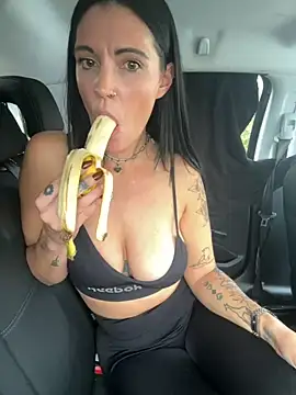 Snapshot of DarkestDreamxox chatting on 28, 10, 2025 DarkestDreamxox online show from 28, 10, 2025