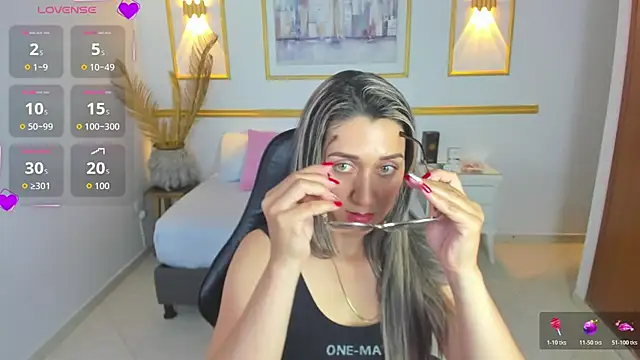 Snapshot of karlyy_ chatting on 21, 11, 2025 karlyy online show from 21, 11, 2025